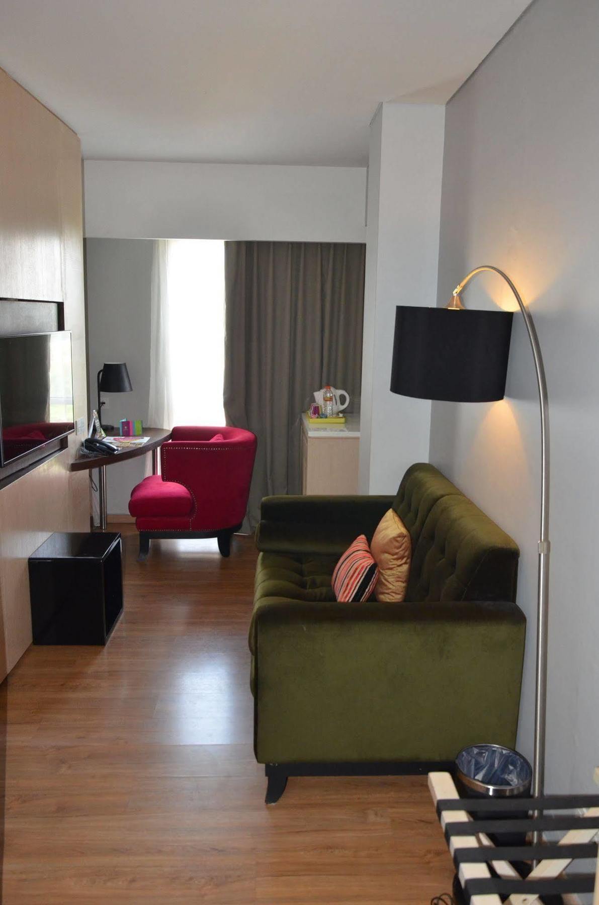 Ibis Styles Jakarta Airport Тангеранг Экстерьер фото