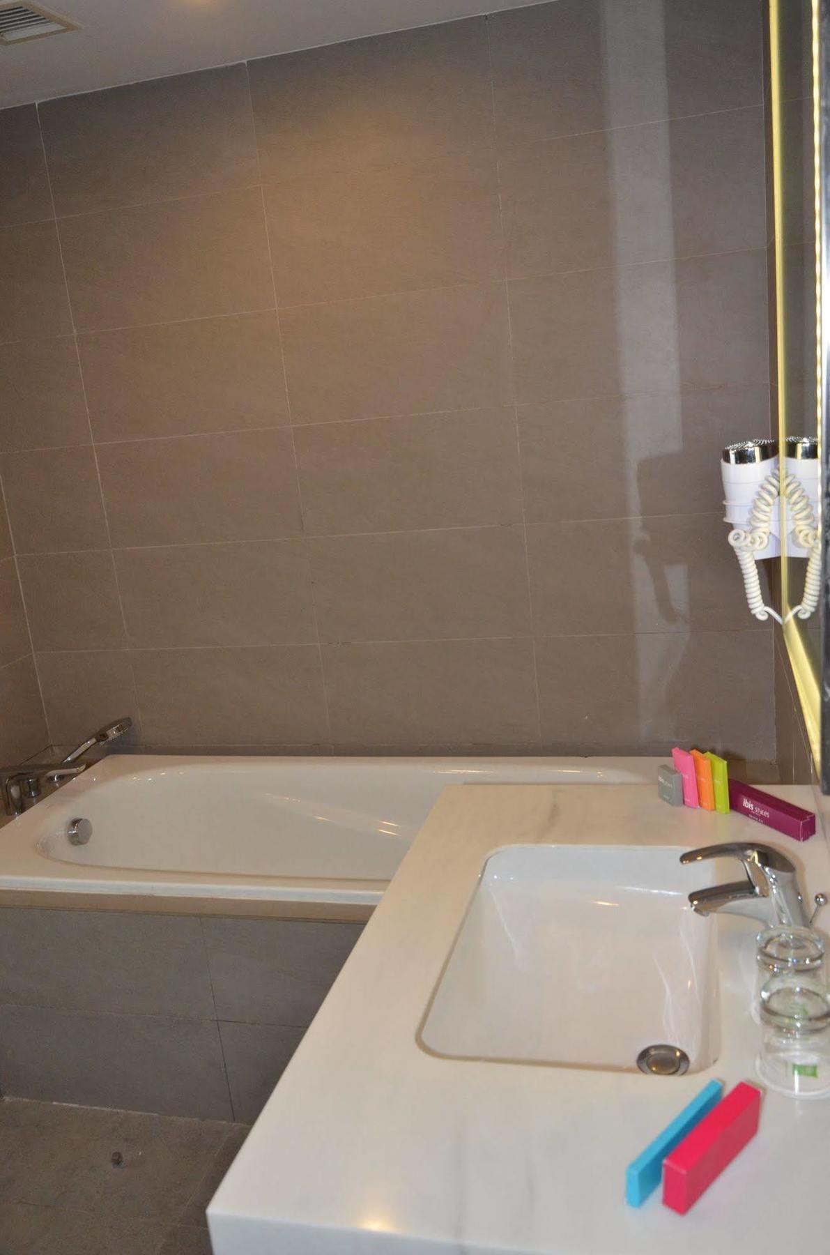 Ibis Styles Jakarta Airport Тангеранг Экстерьер фото